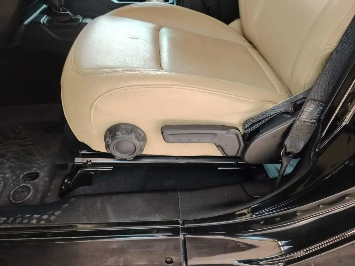 Car image 38