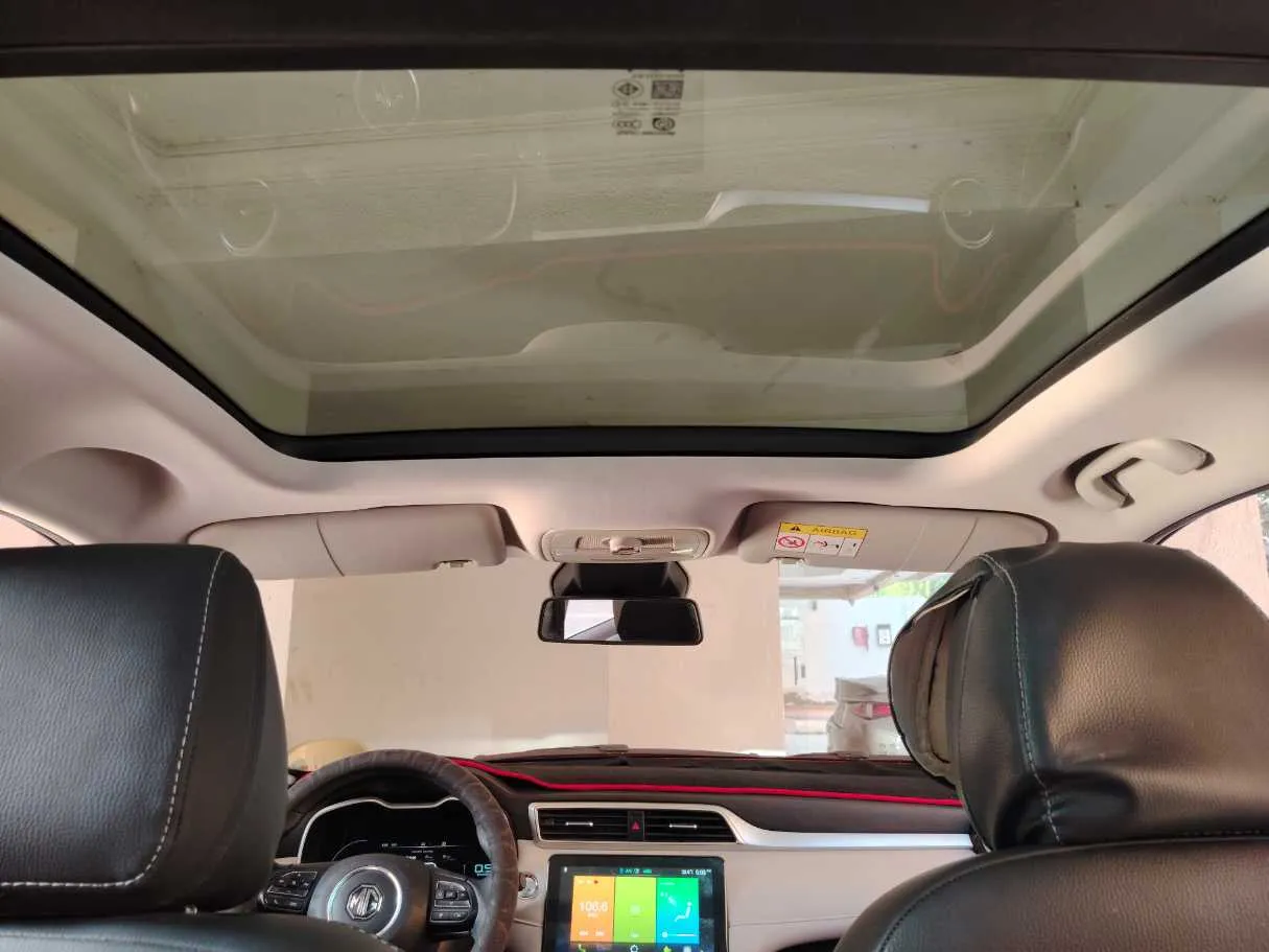 Car image 18