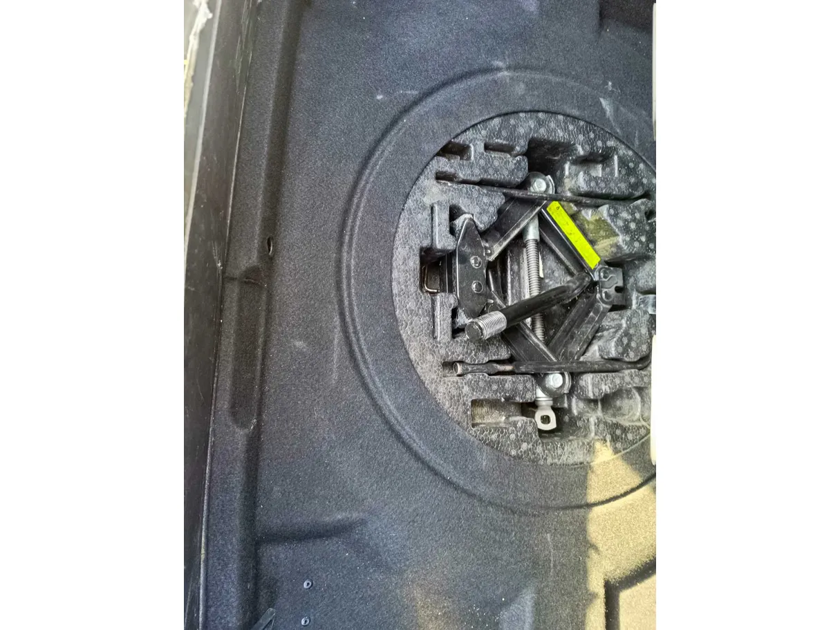 Car image 40