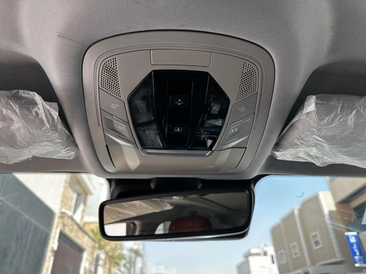 Car image 25