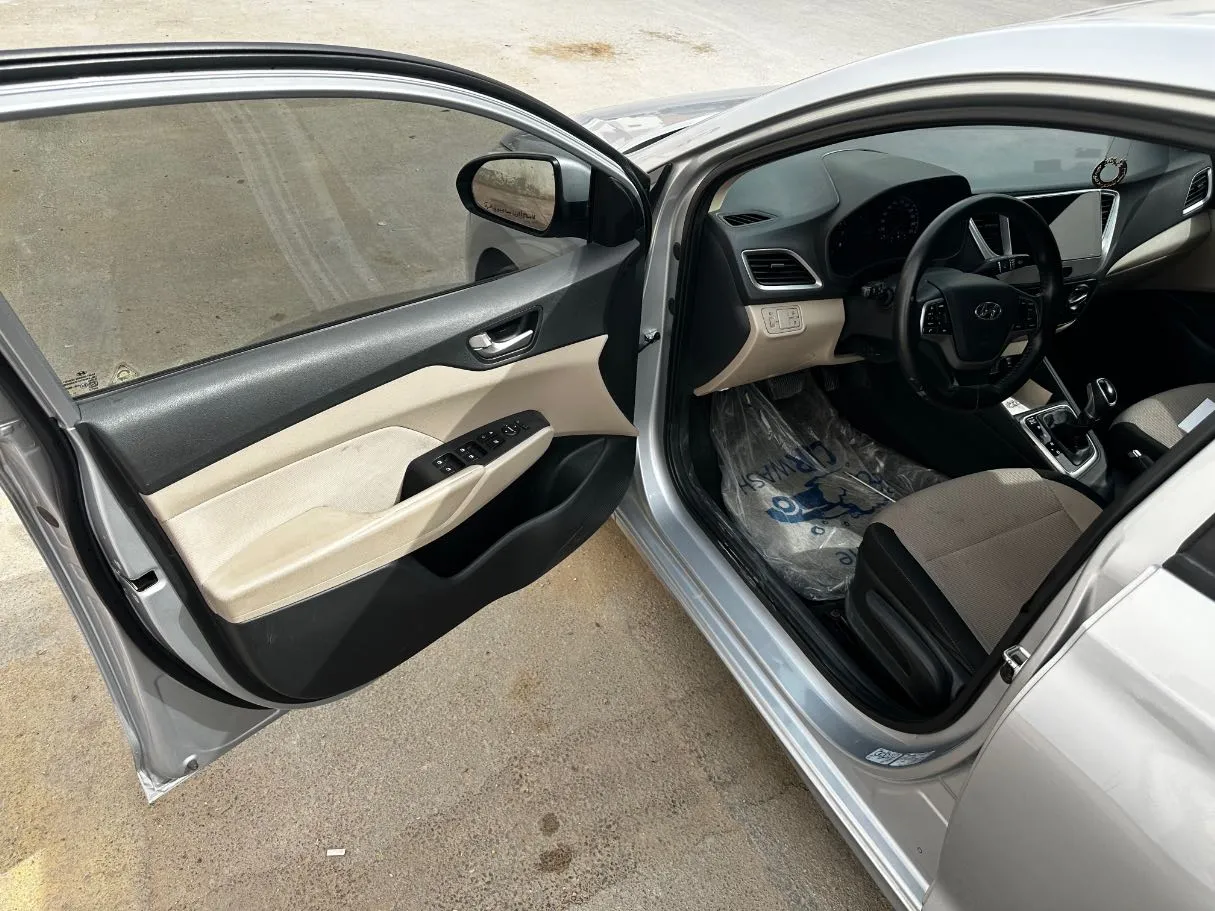 Car image 11
