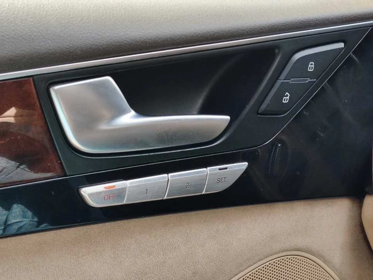 Car image 28