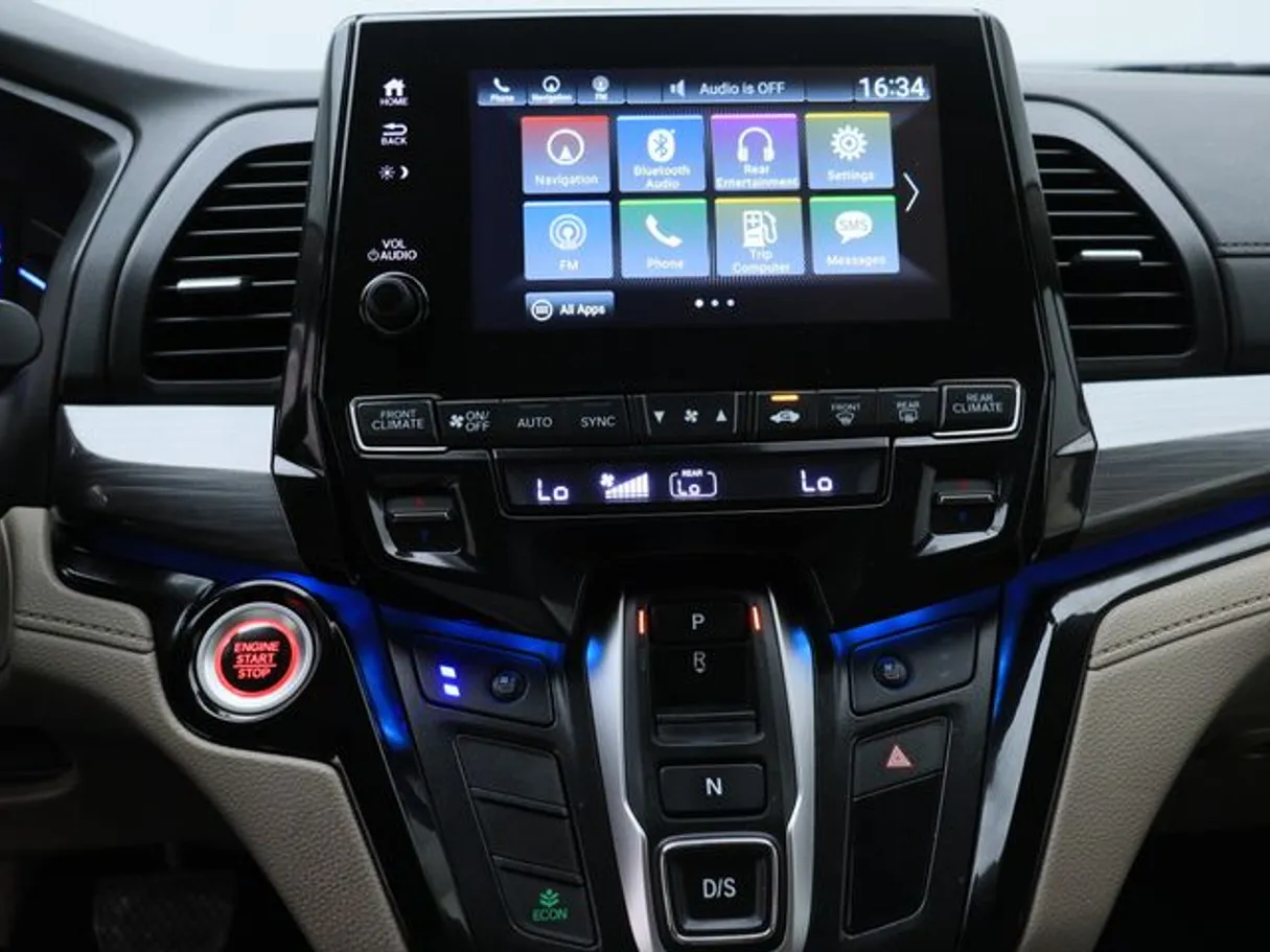 Car image 5