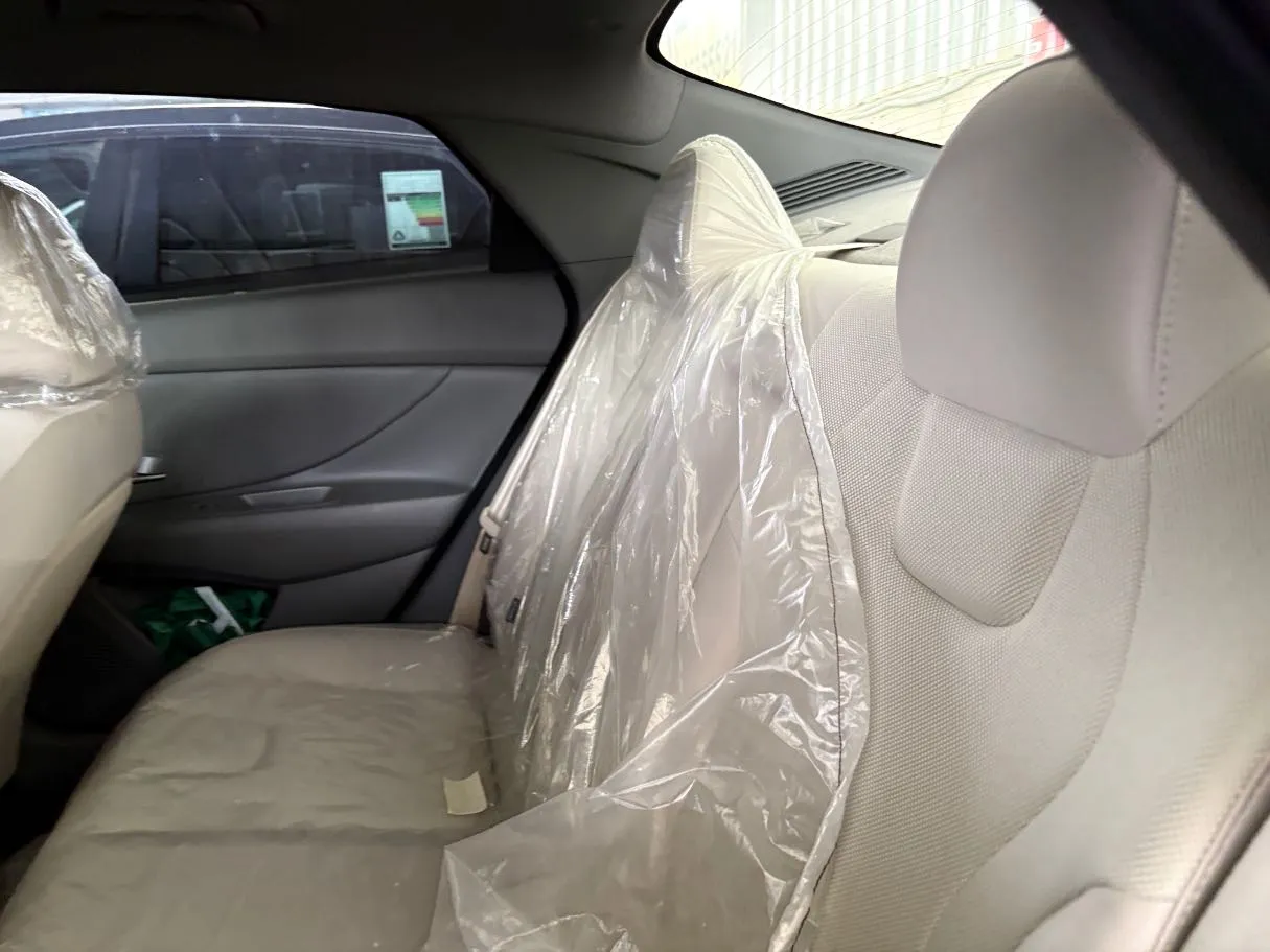 Car image 17