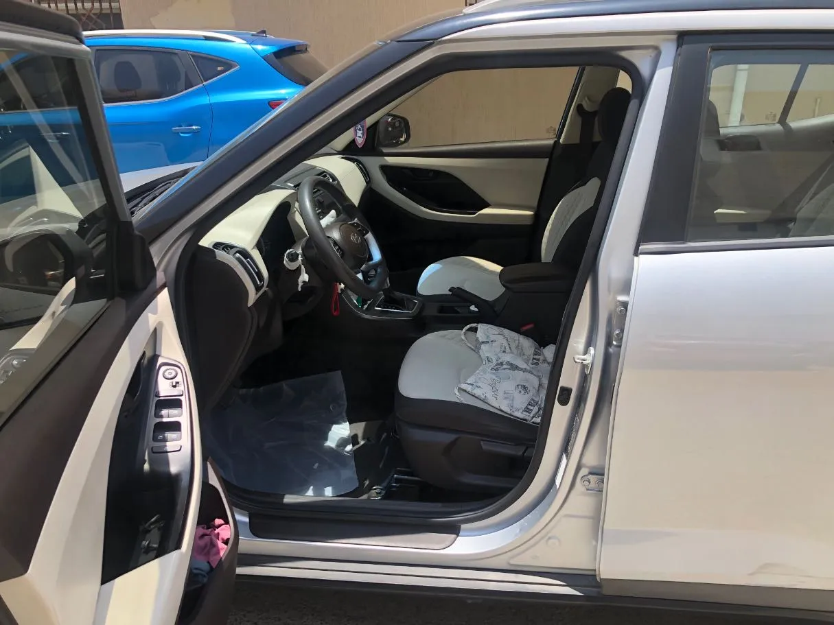 Car image 11