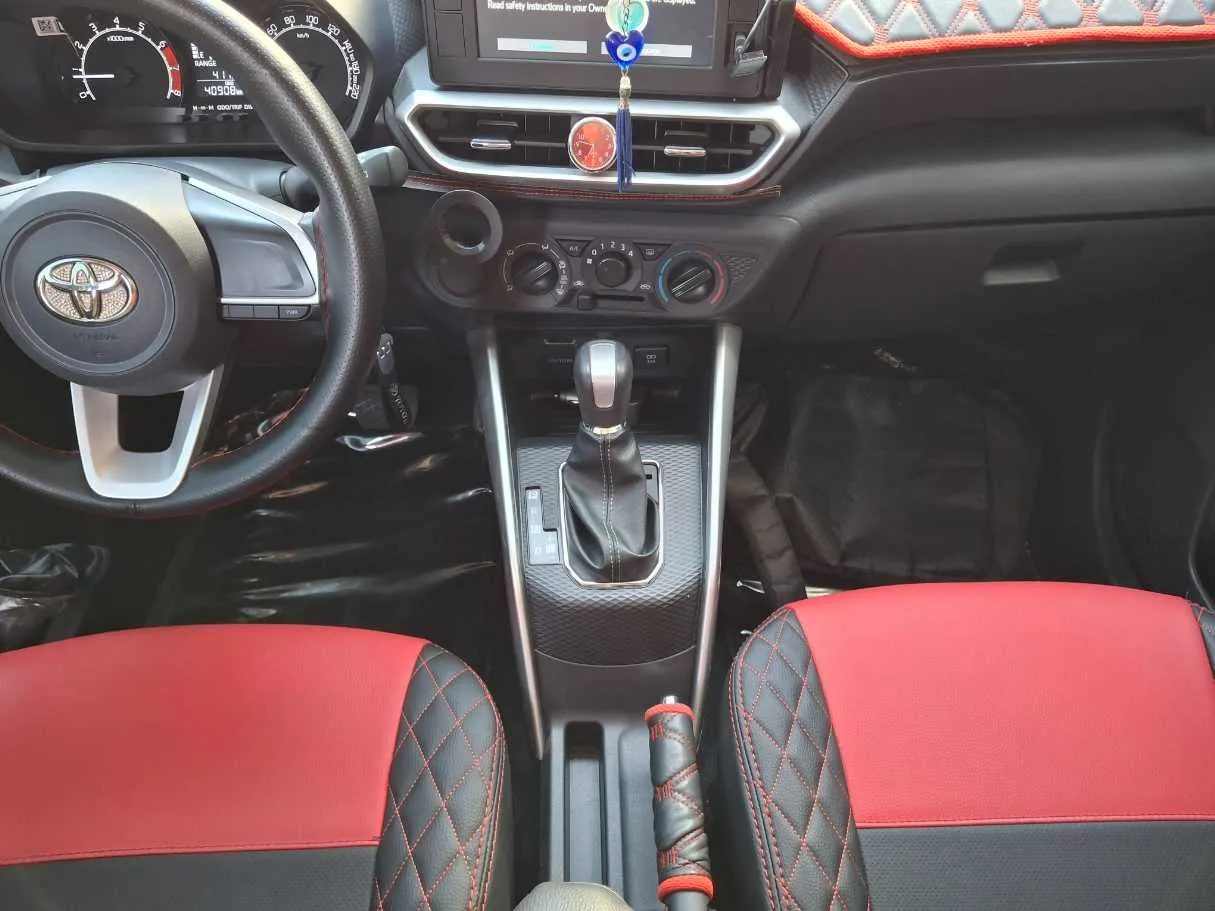 Car image 14