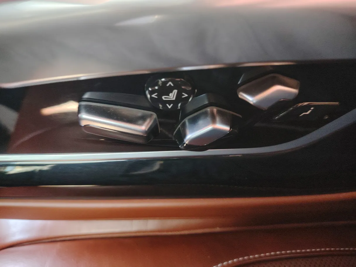 Car image 23