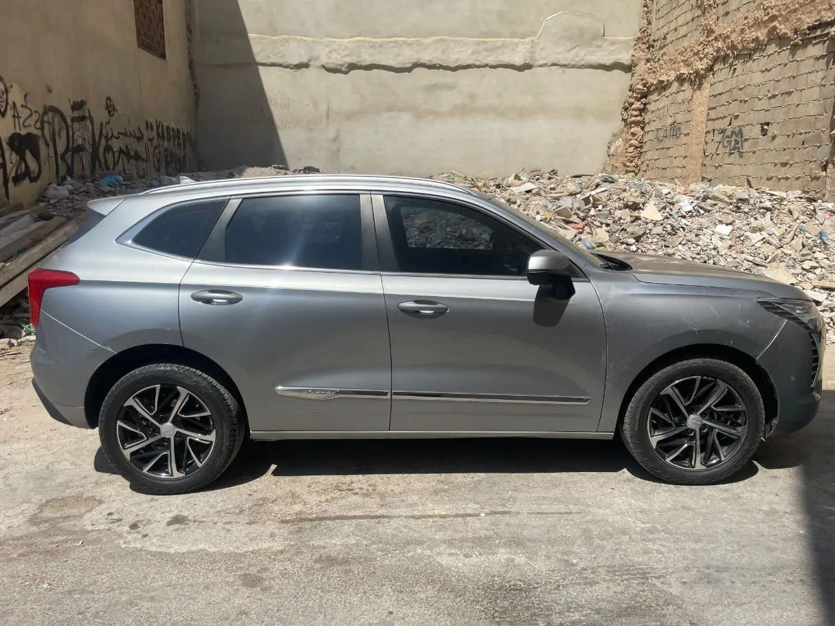 Car image 4