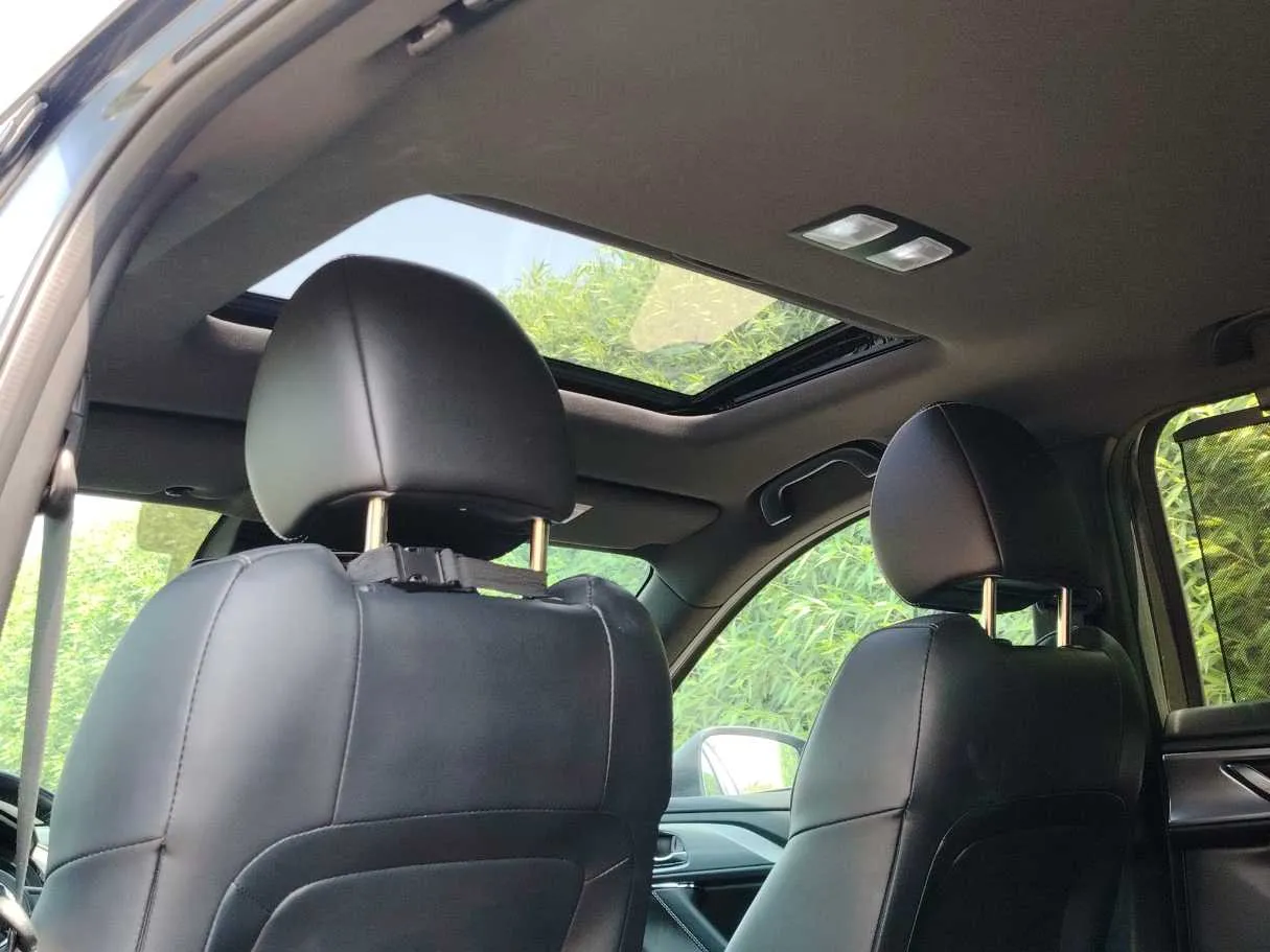 Car image 17