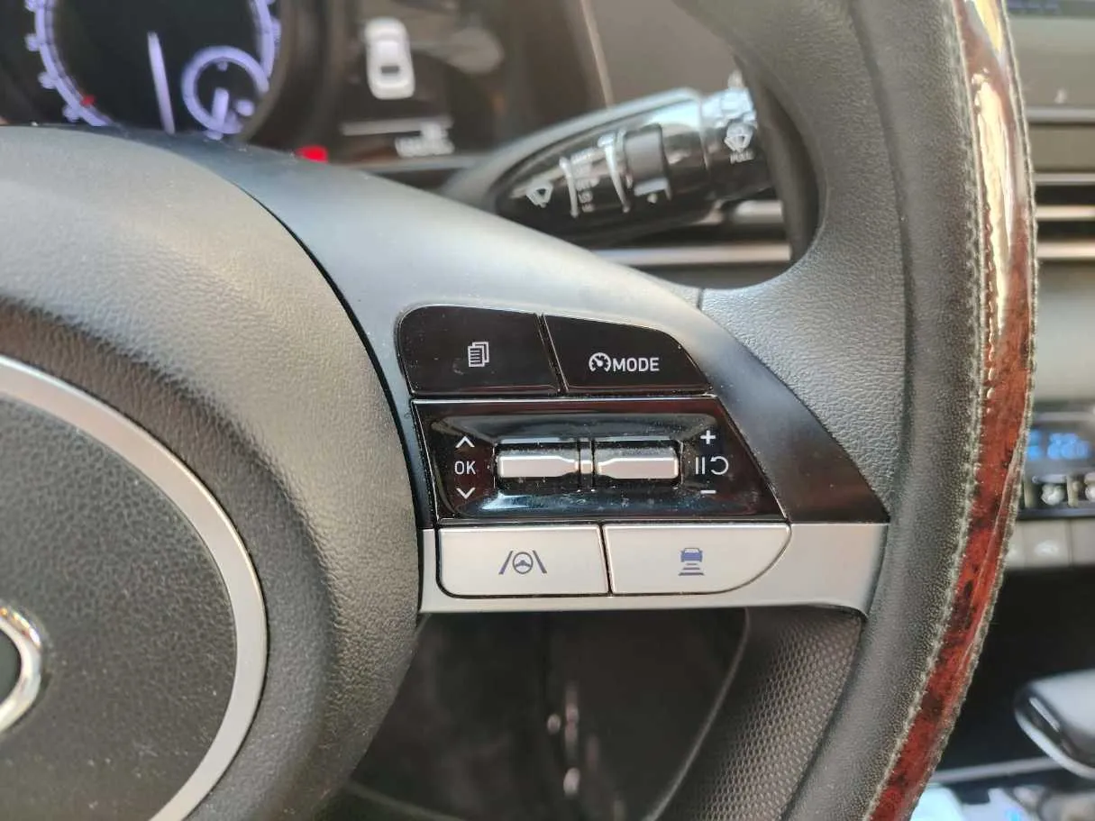 Car image 32