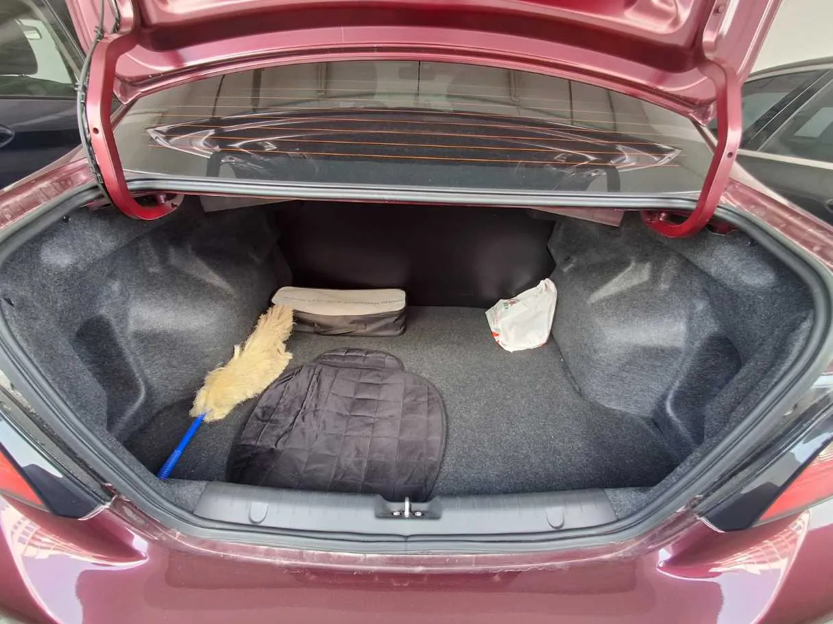 Car image 19