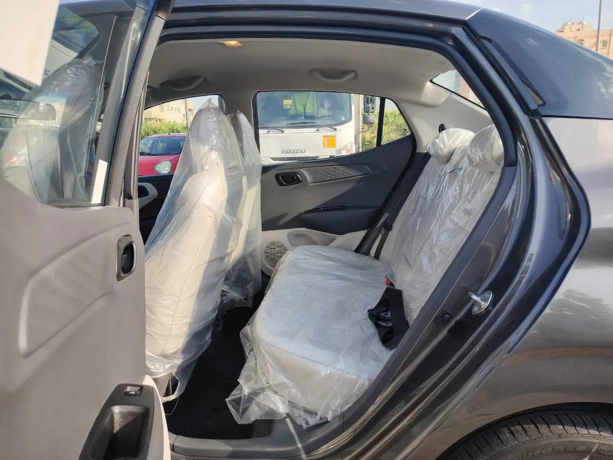 Car image 16
