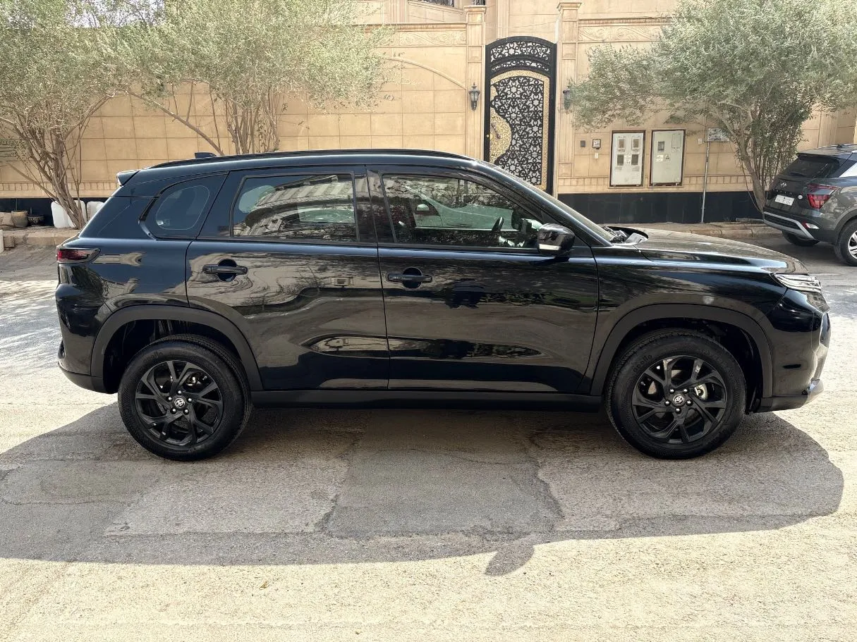 Car image 4