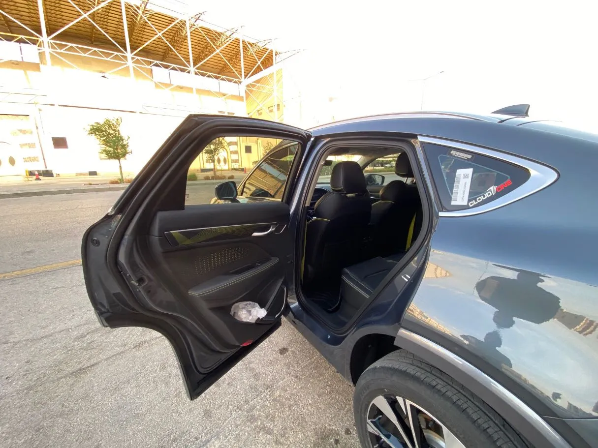 Car image 12