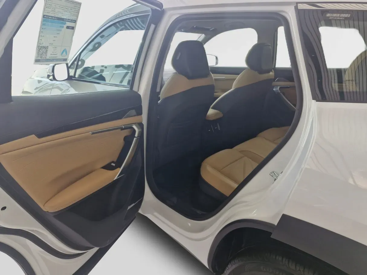 Car image 5