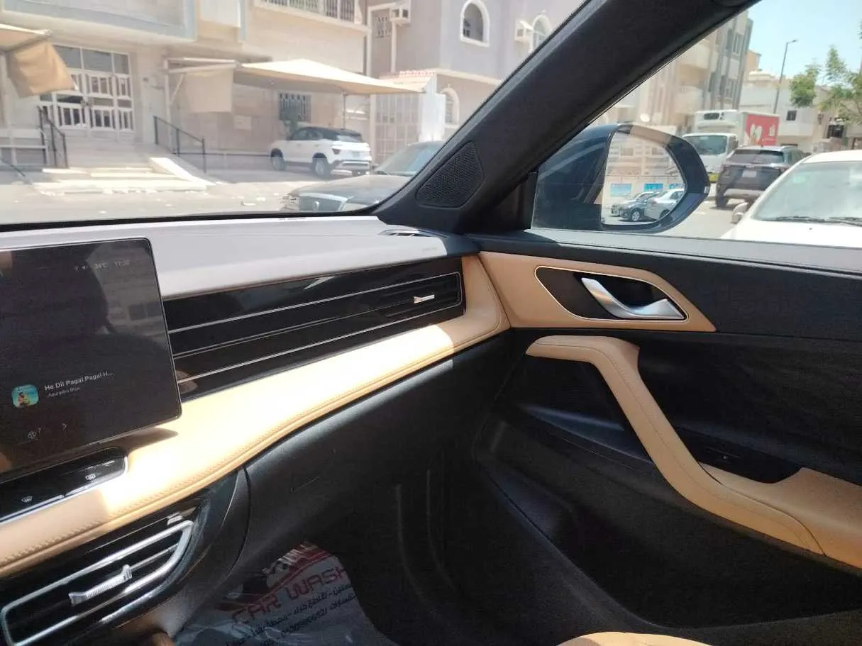 Car image 38