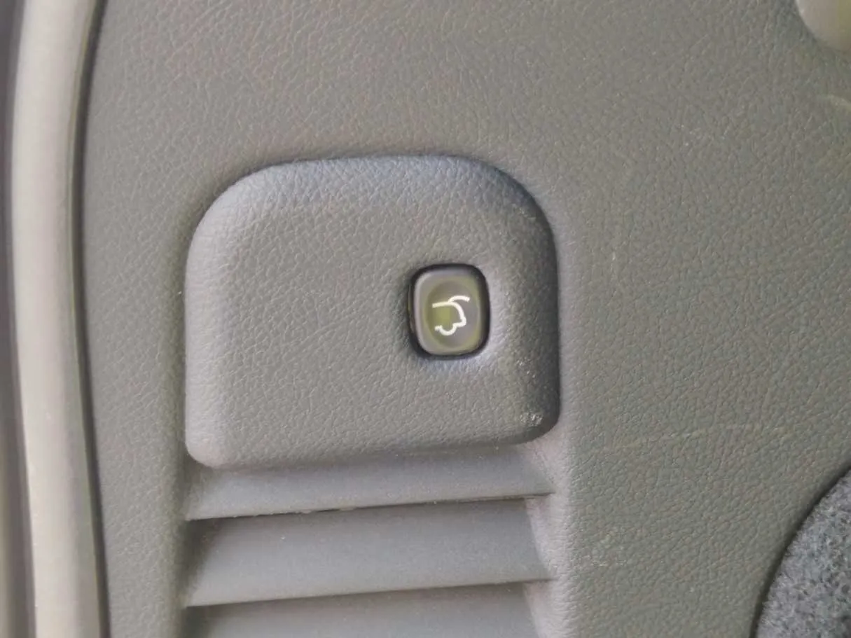Car image 33