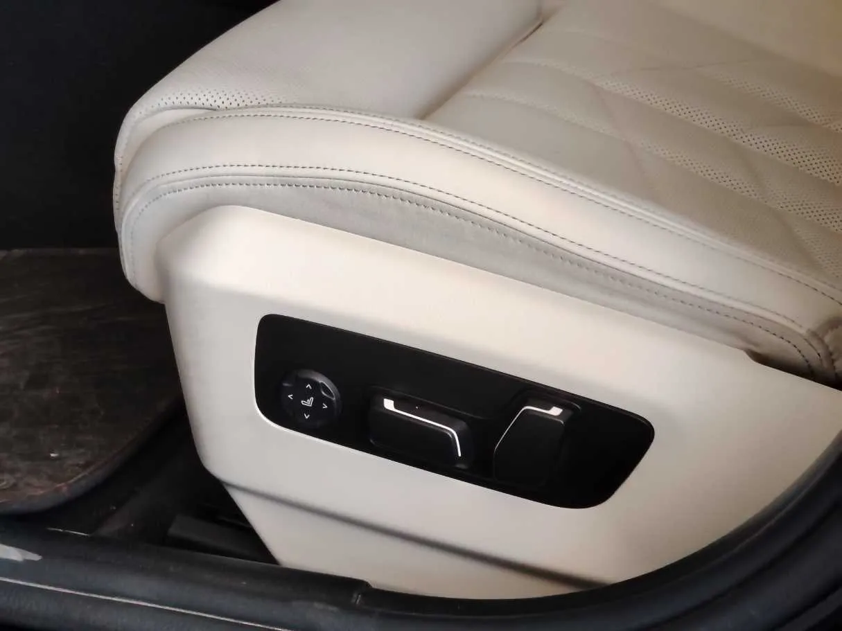 Car image 31