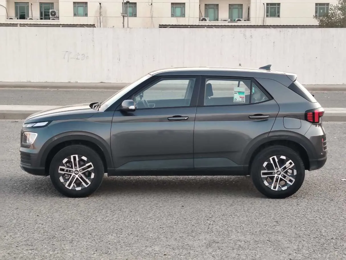 Car image 8