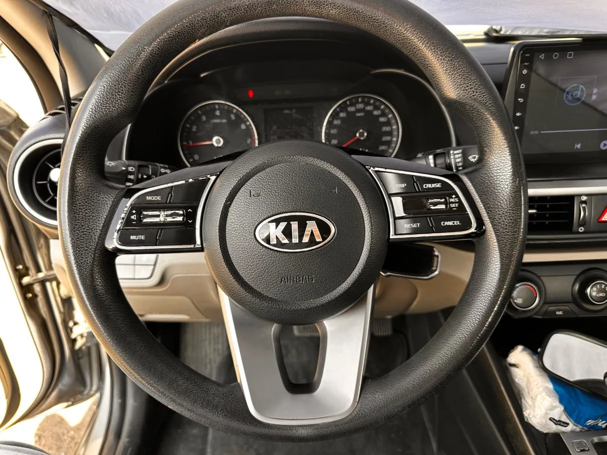 Car image 17