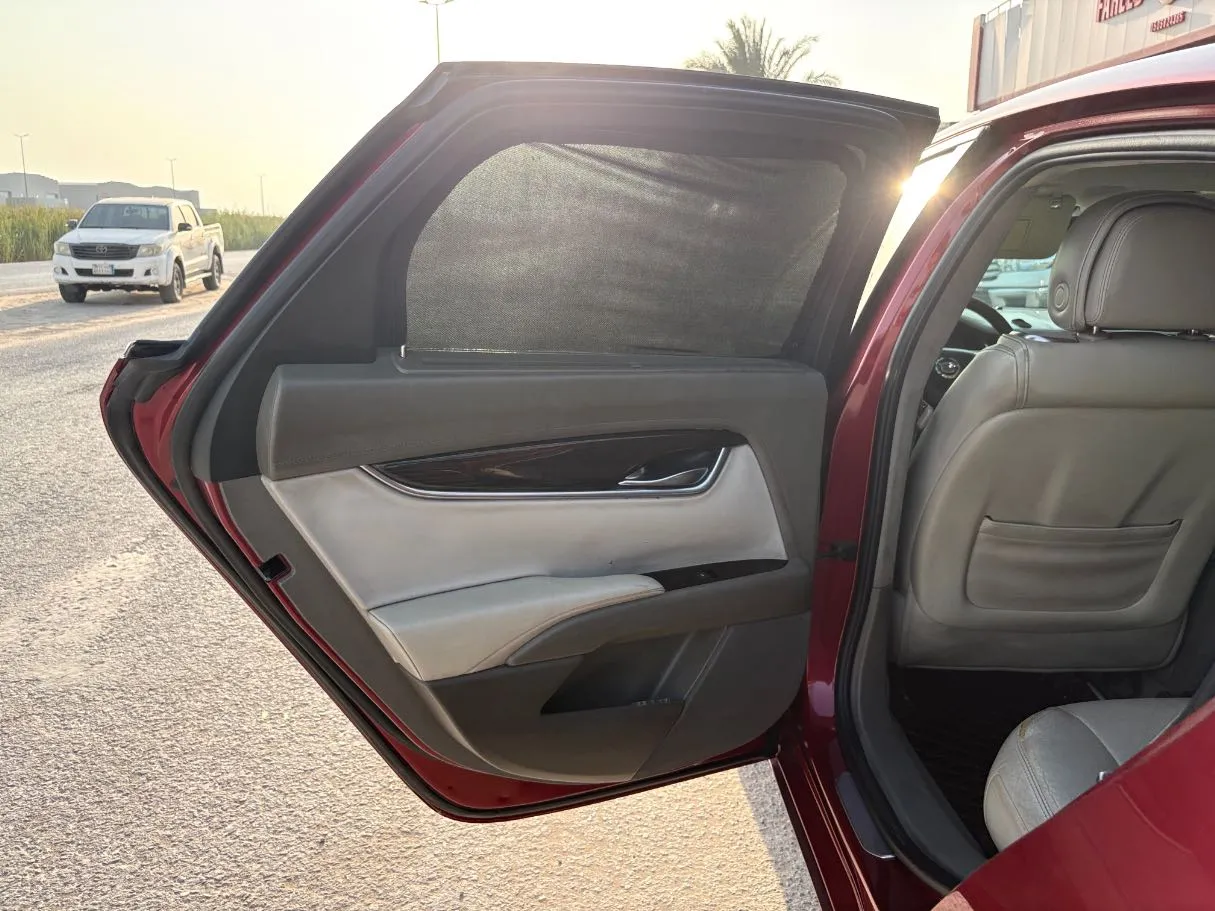 Car image 14