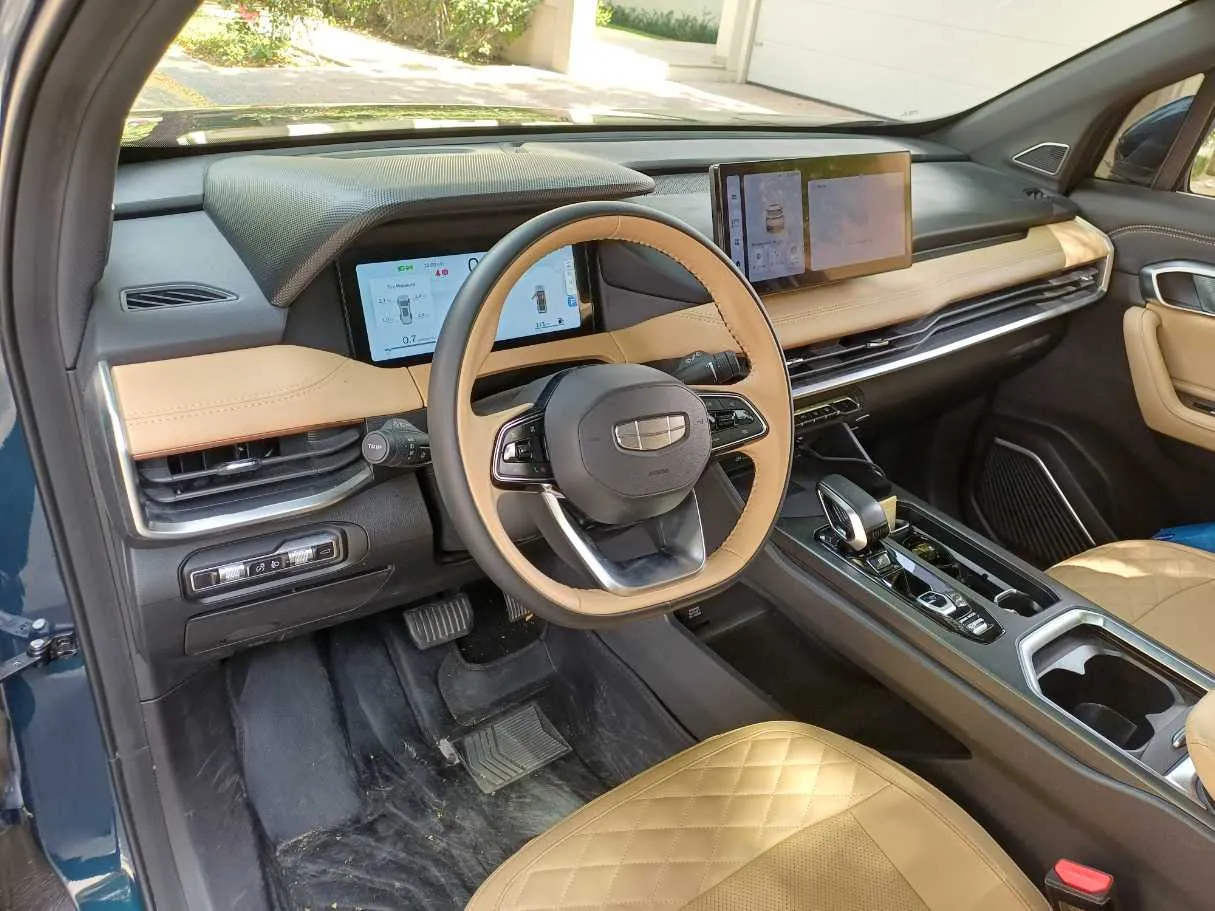 Car image 11
