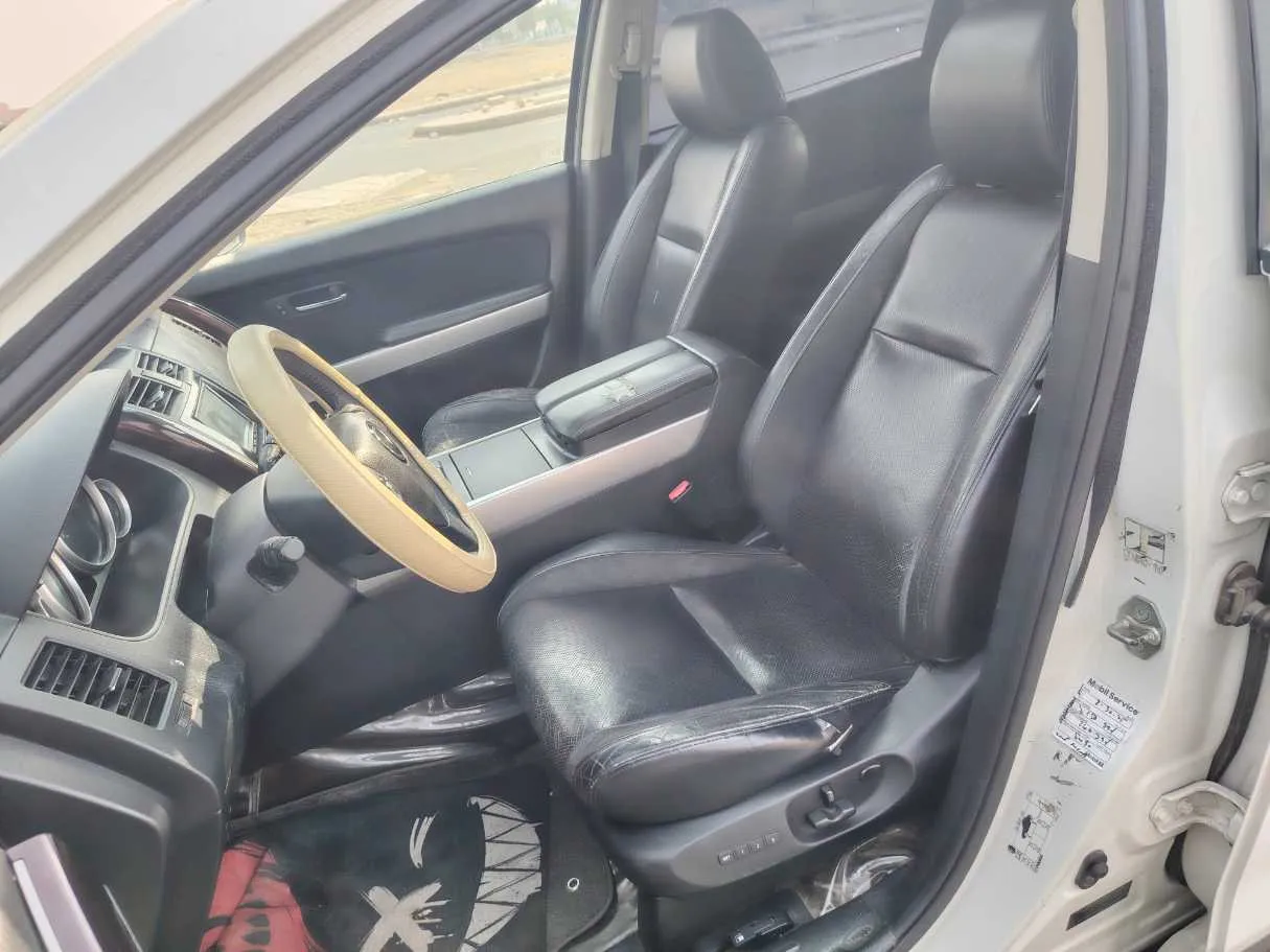 Car image 13