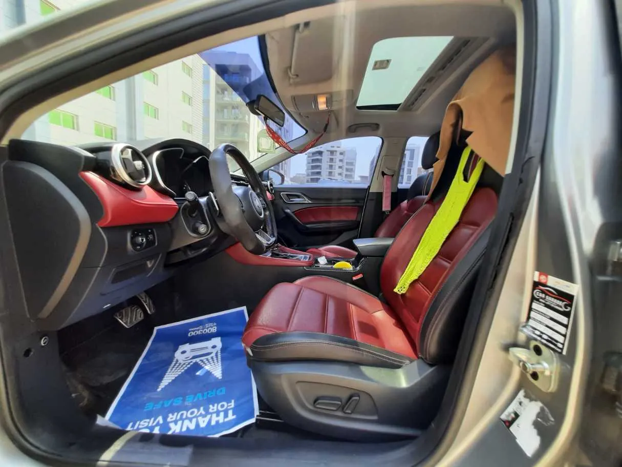 Car image 12