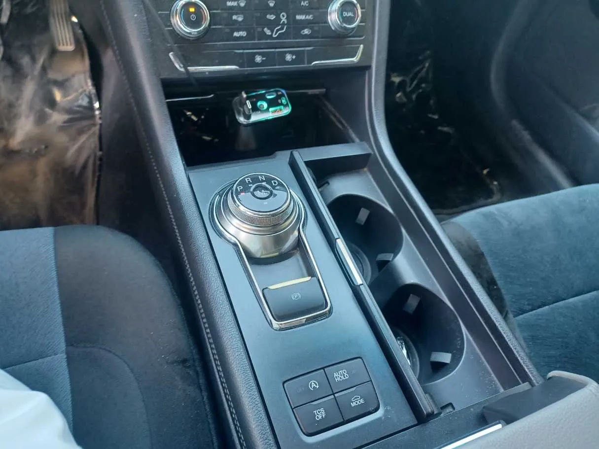 Car image 18