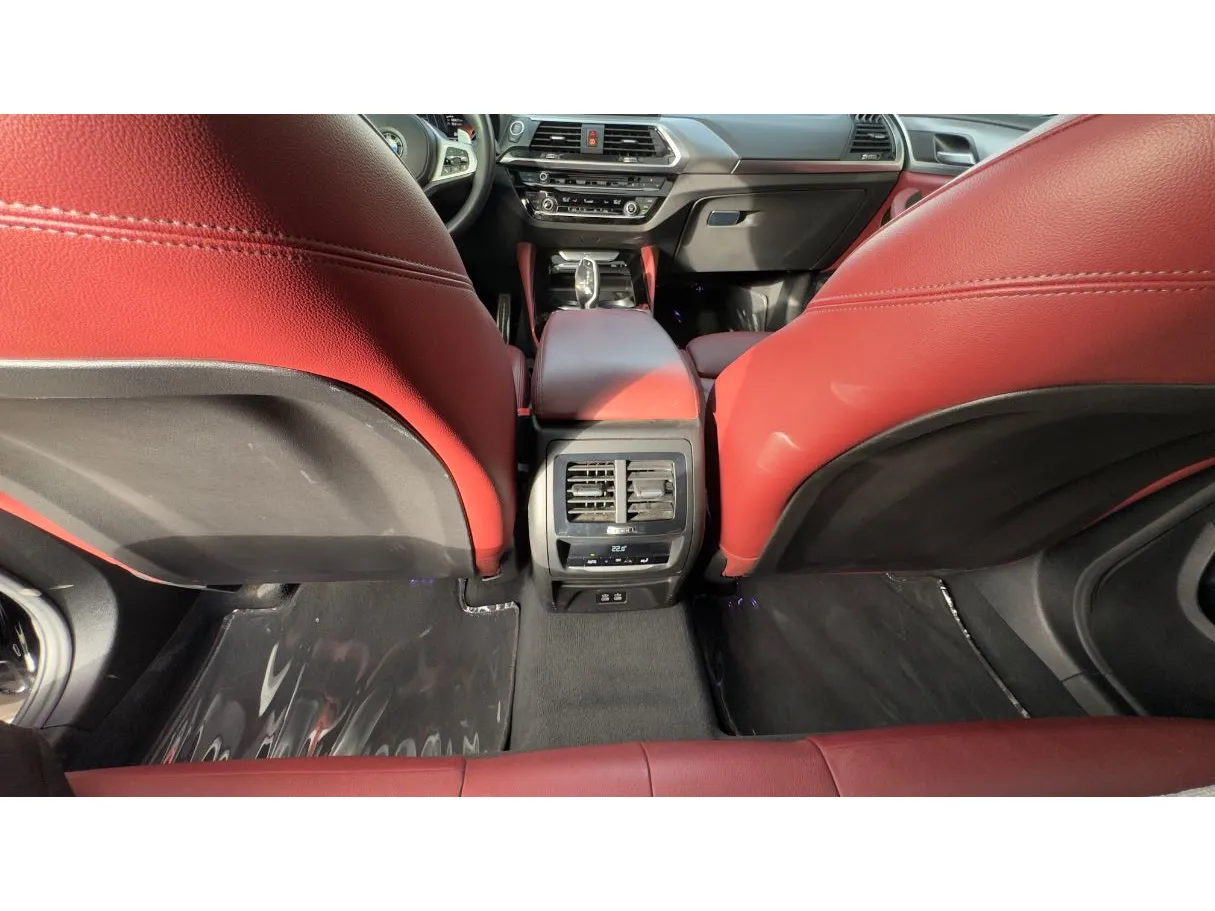 Car image 25
