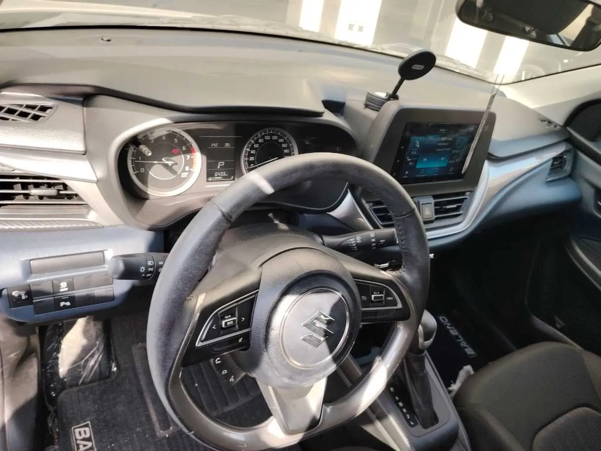 Car image 13