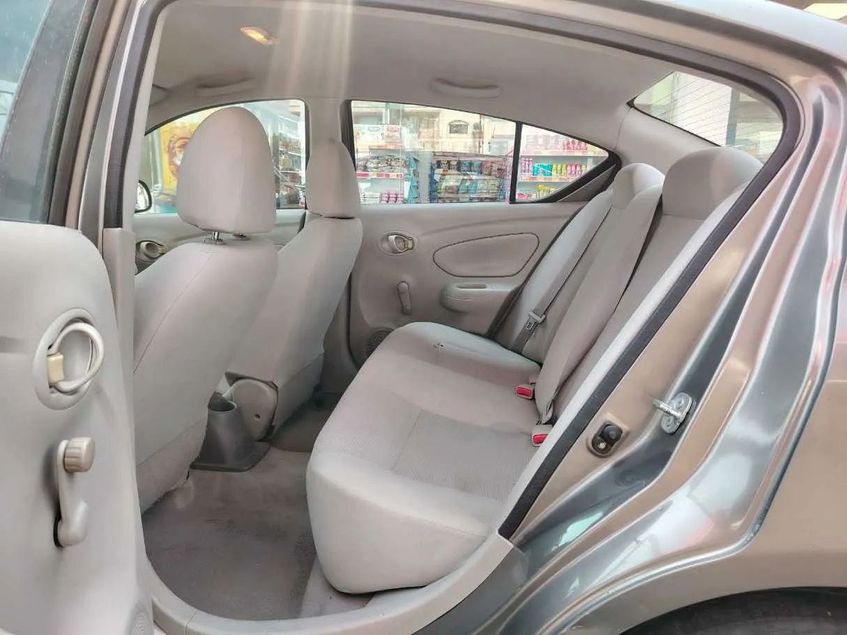 Car image 17