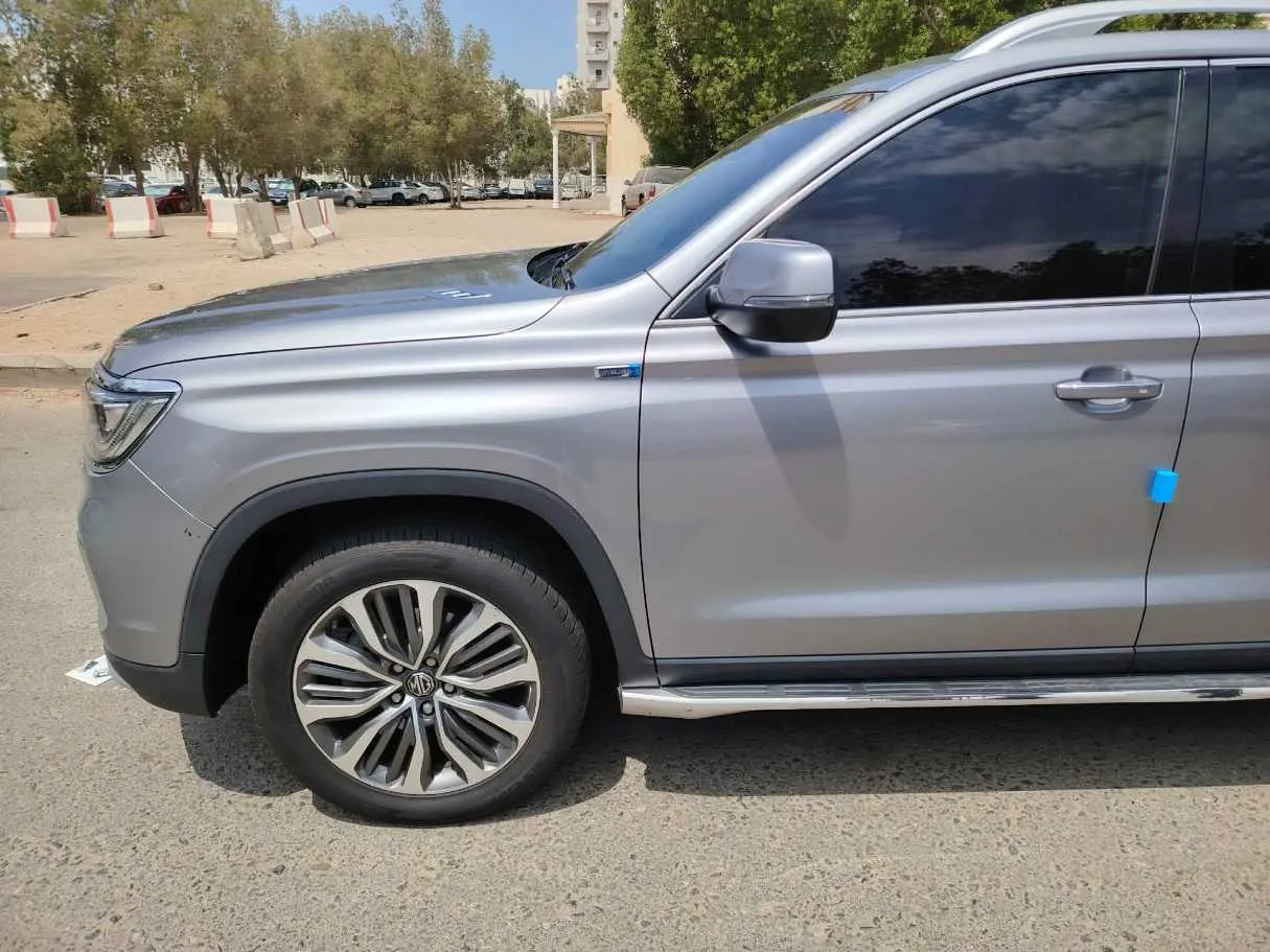 Car image 9