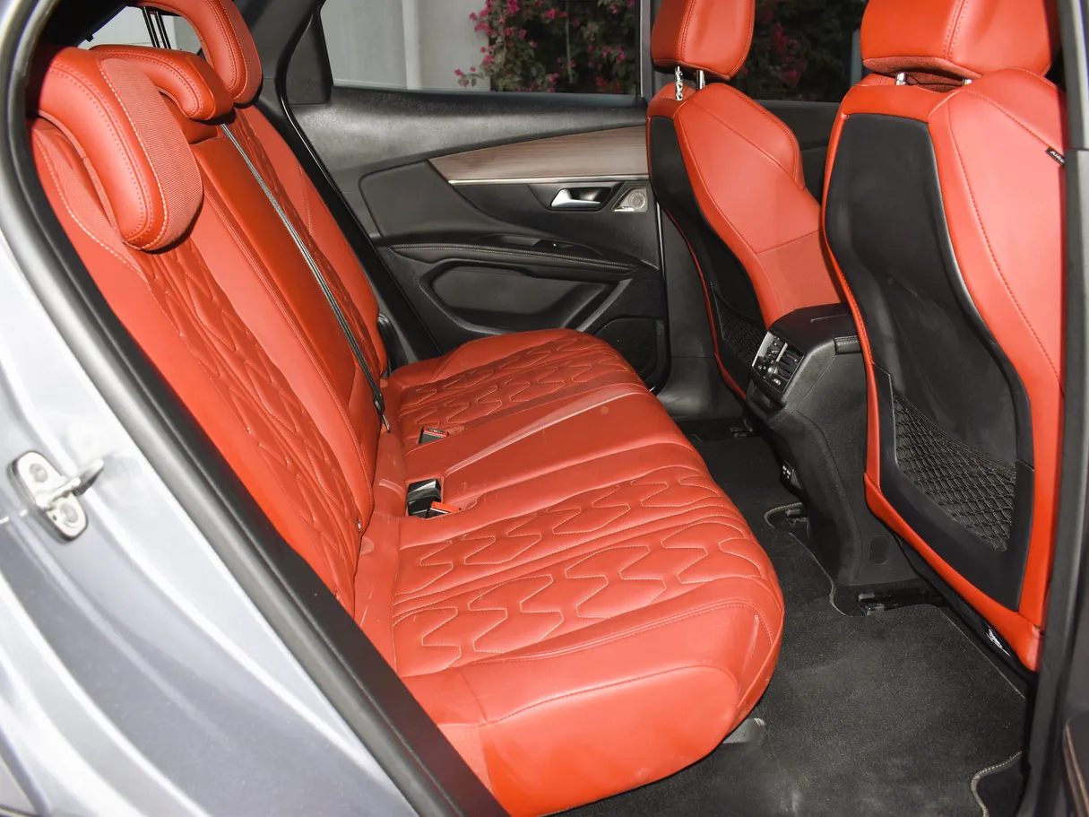 Car image 10
