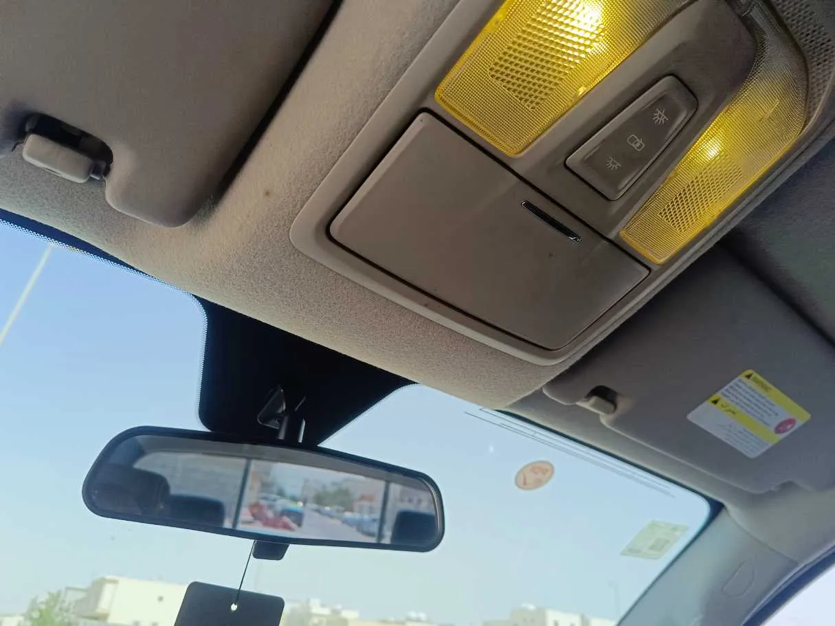 Car image 28