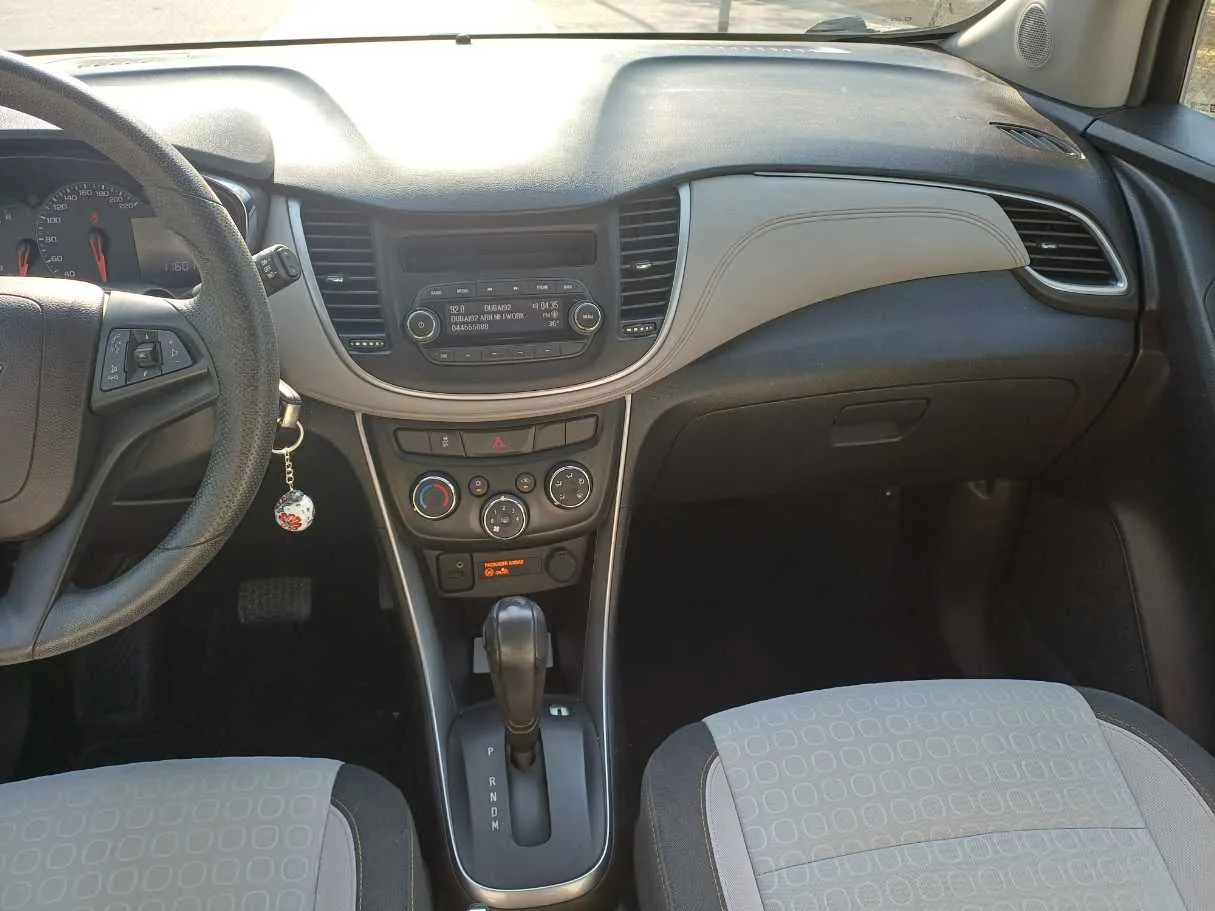 Car image 16