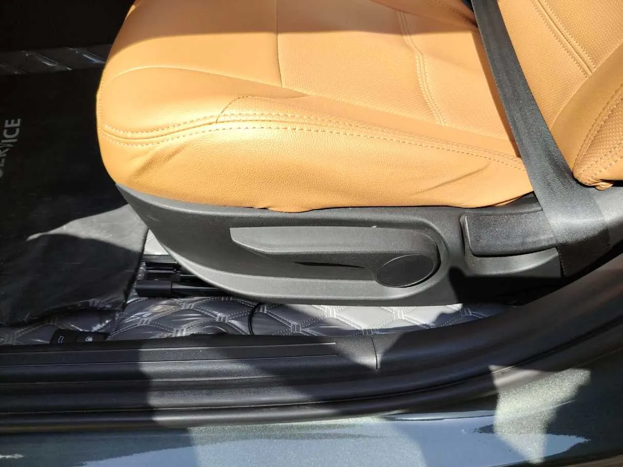 Car image 33