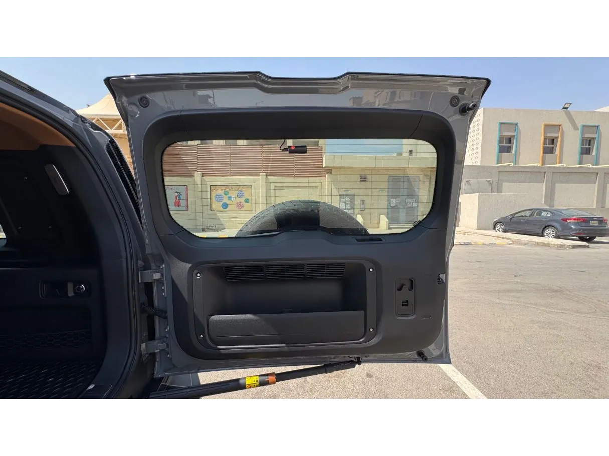 Car image 23