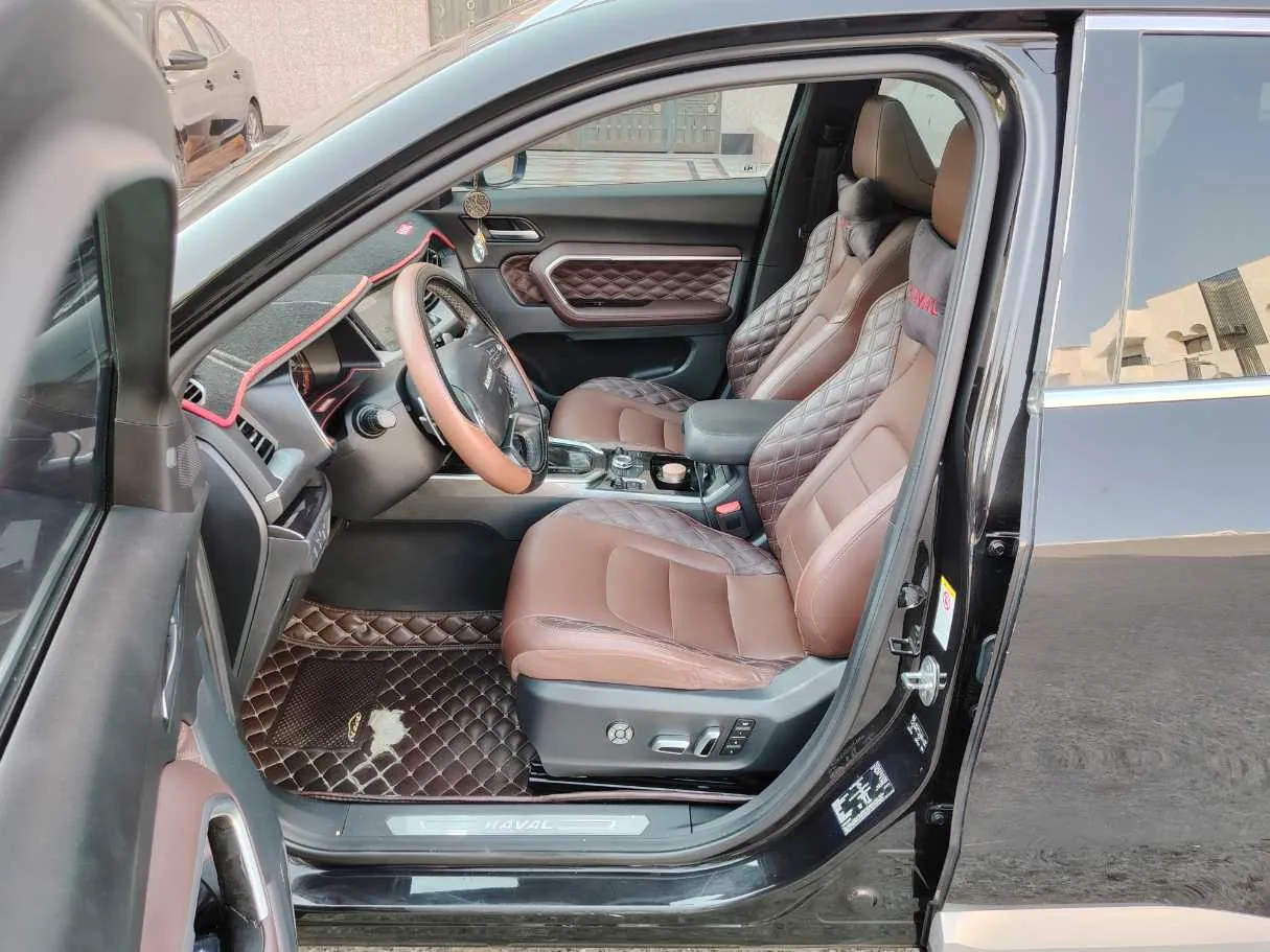 Car image 12