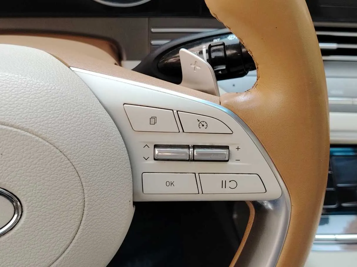 Car image 27