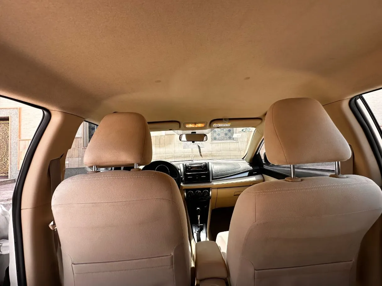 Car image 14