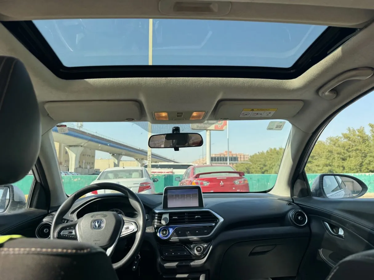 Car image 14