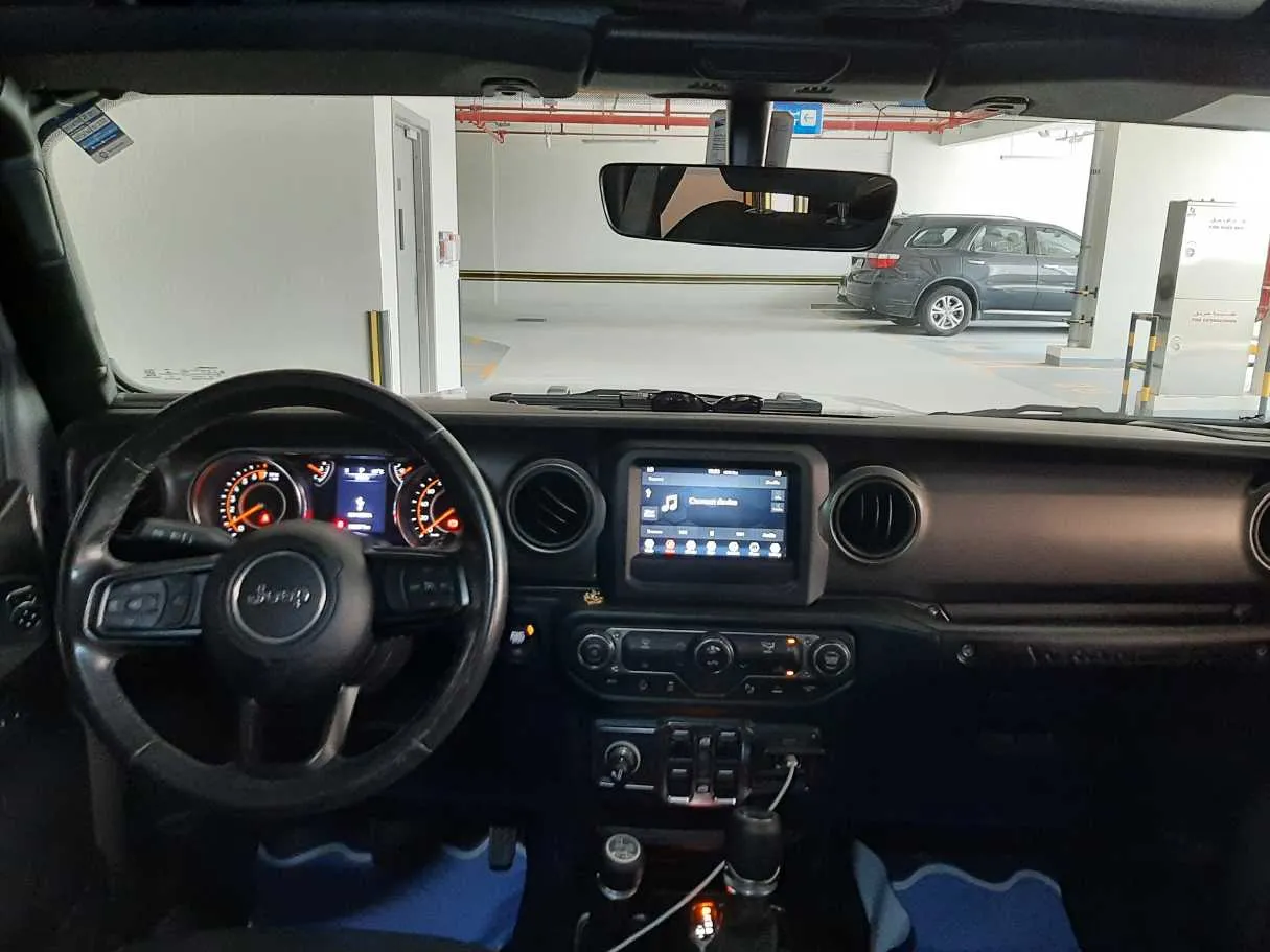 Car image 15