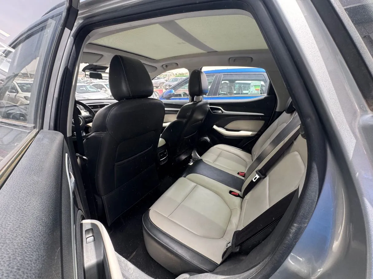 Car image 15
