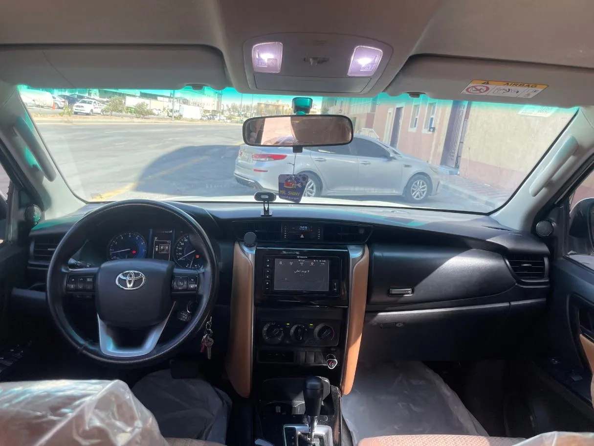 Car image 17