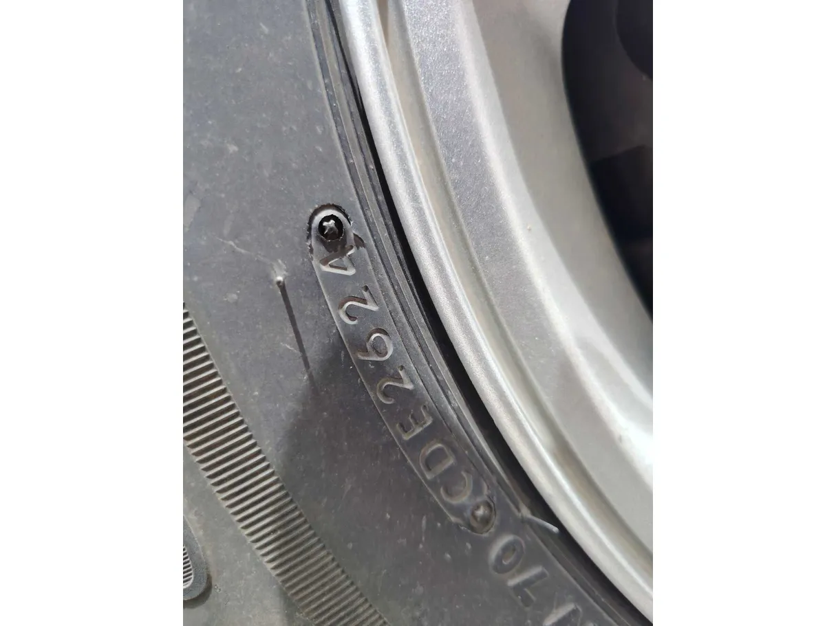 Car image 30