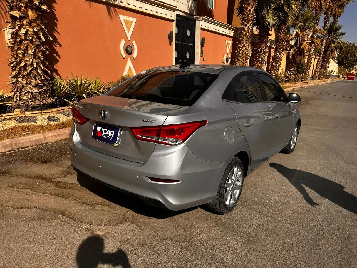 Car image 5