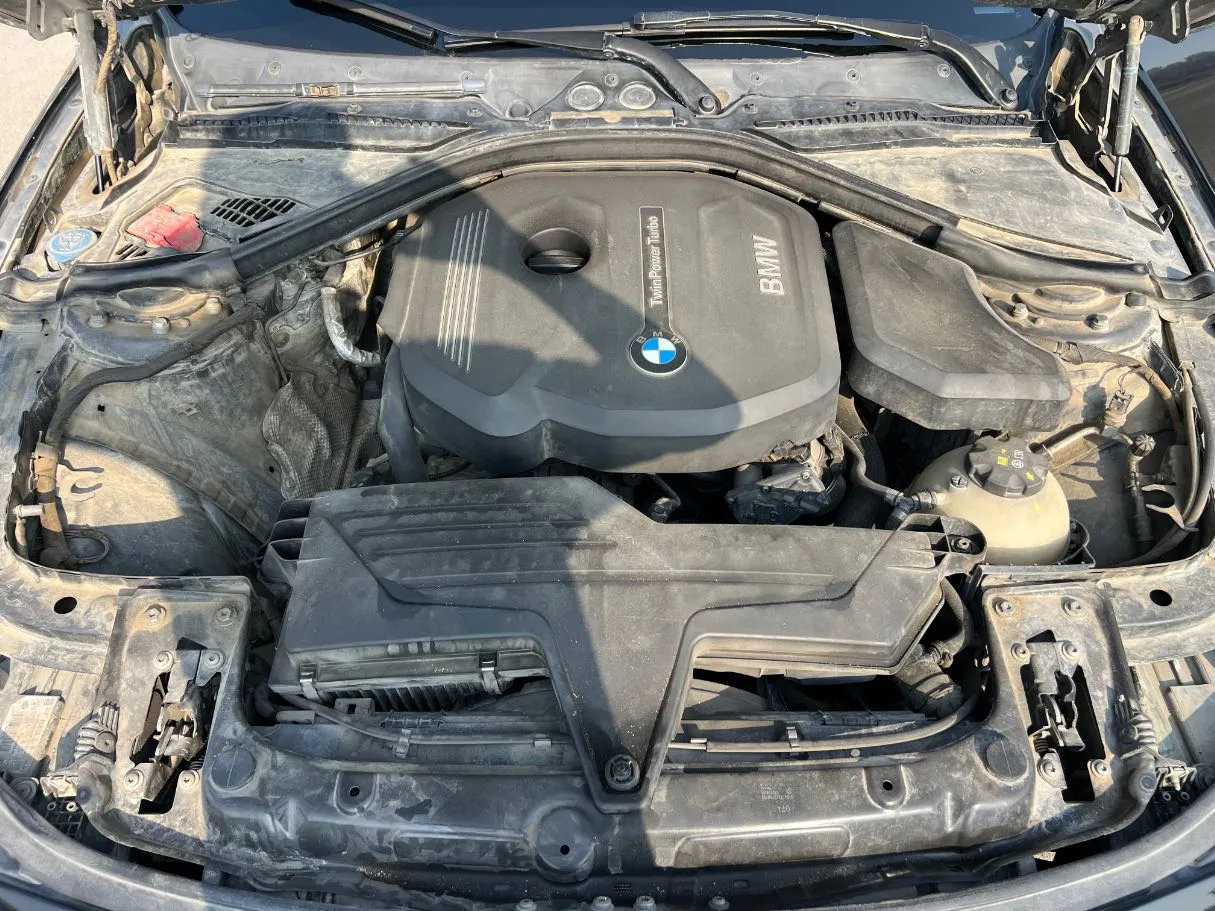 Car image 25