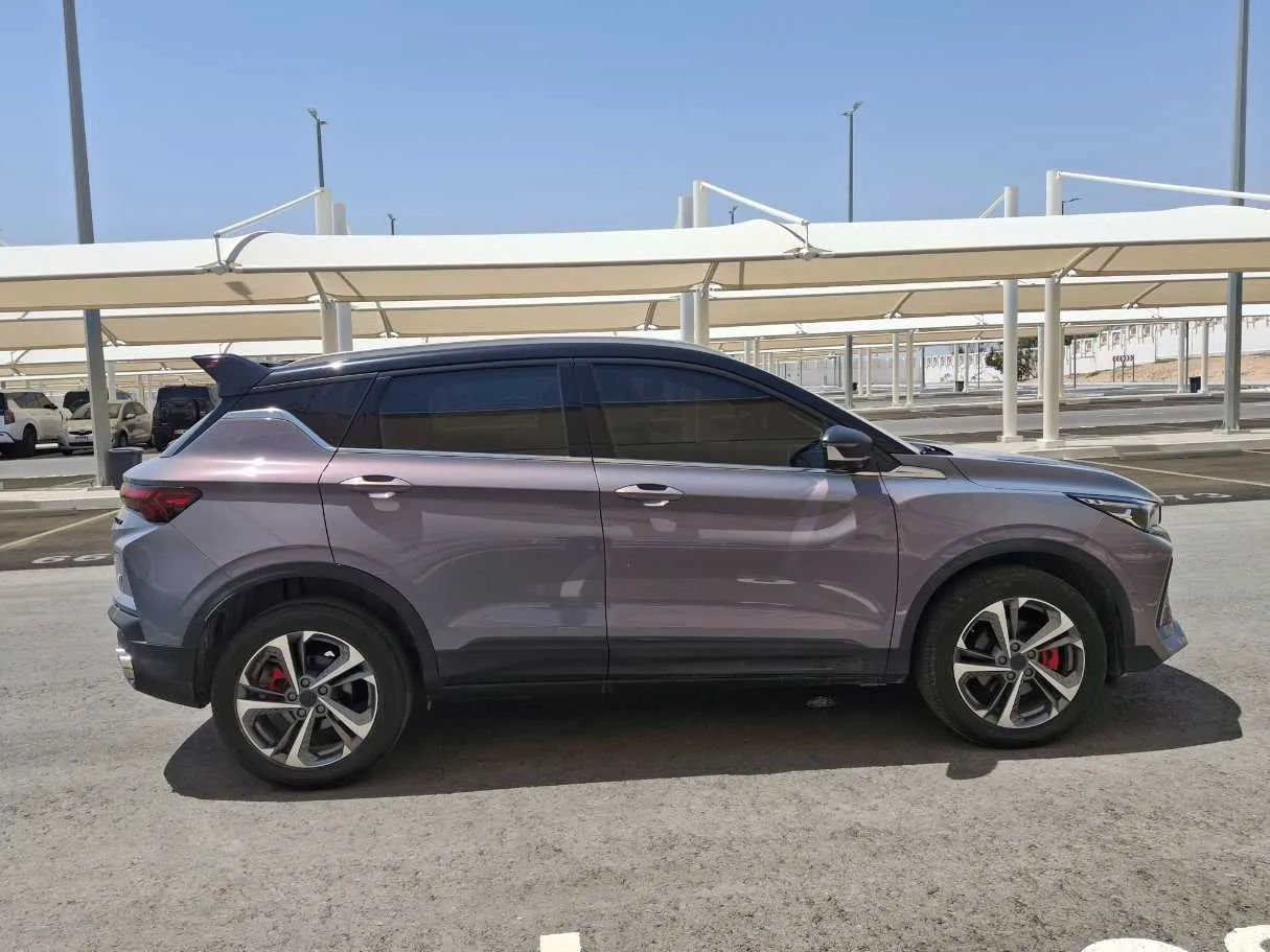 Car image 4