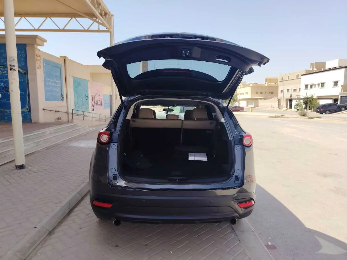 Car image 25